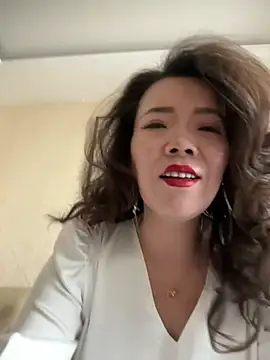 anna yngs online show from June 7, 3:54 am