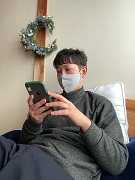 tom19899q online show from December 18, 5:35 am