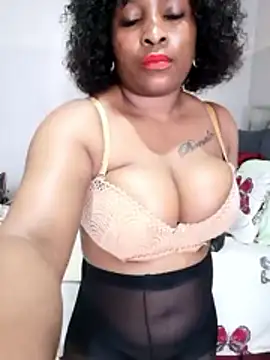 Snapshot of Yummyboomsbb chatting on May 10, 10:31 am Yummyboomsbb online show from May 10, 10:31 am