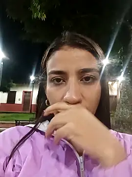 Snapshot of -juicy_ chatting on October 24, 12:19 am -juicy  online show from October 24, 12:19 am