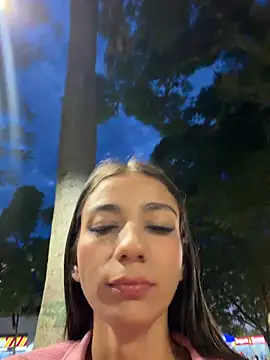 -juicy  online show from April 10, 11:20 pm