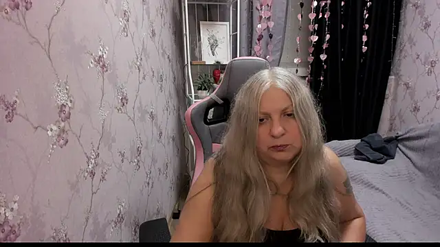 Snapshot of silver_moon_light chatting on September 20, 9:10 am silver moon light online show from September 20, 9:10 am