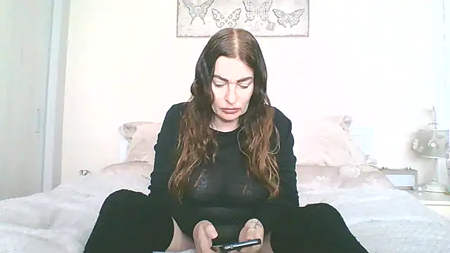 Snapshot of EllaKent chatting on March 31, 2:39 pm EllaKent online show from March 31, 2:39 pm