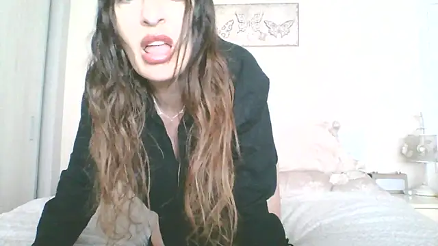Snapshot of EllaKent chatting on April 1, 2:36 pm EllaKent online show from April 1, 2:36 pm