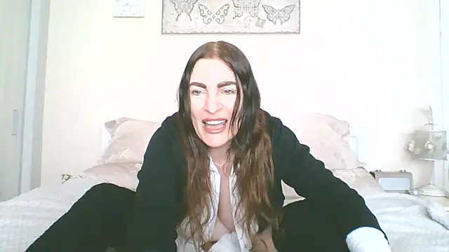 Snapshot of EllaKent chatting on April 22, 2:40 pm EllaKent online show from April 22, 2:40 pm