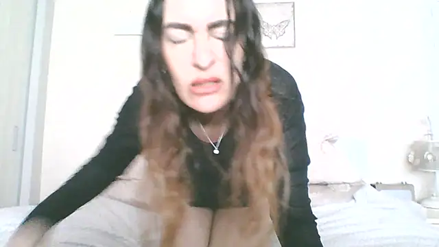 Snapshot of EllaKent chatting on May 11, 2:45 pm EllaKent online show from May 11, 2:45 pm