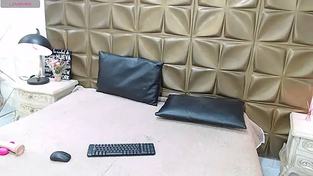 VioletLux online show from September 17, 7:59 pm