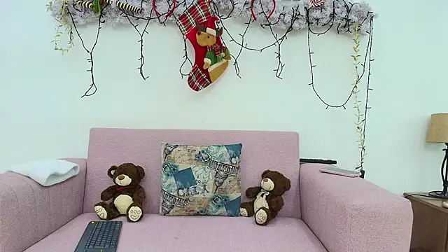 Snapshot of Sabrina_Andrew chatting on December 22, 11:18 am Sabrina Andrew online show from December 22, 11:18 am