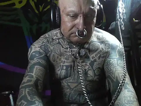 Snapshot of object857 chatting on November 24, 11:37 pm object857 online show from November 24, 11:37 pm