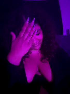 Snapshot of 1n0nlythroat chatting on September 15, 11:21 am 1n0nlythroat online show from September 15, 11:21 am