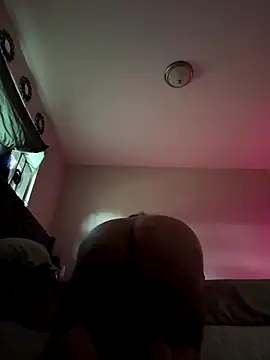 Snapshot of 1n0nlythroat chatting on September 19, 9:15 pm 1n0nlythroat online show from September 19, 9:15 pm