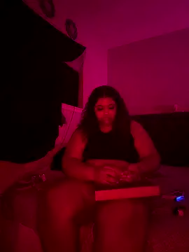 Snapshot of 1n0nlythroat chatting on October 7, 2:20 am 1n0nlythroat online show from October 7, 2:20 am