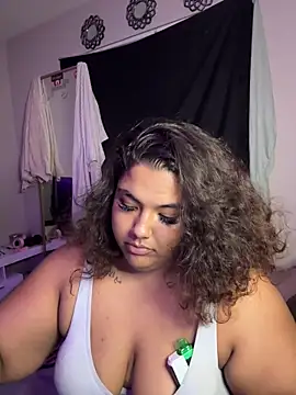 Snapshot of 1n0nlythroat chatting on October 29, 2:36 am 1n0nlythroat online show from October 29, 2:36 am