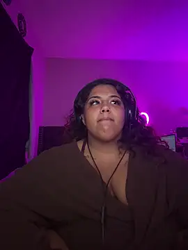 Snapshot of 1n0nlythroat chatting on November 2, 9:00 am 1n0nlythroat online show from November 2, 9:00 am