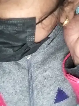 Snapshot of USER-MAYA chatting on December 16, 7:13 am USER-MAYA online show from December 16, 7:13 am