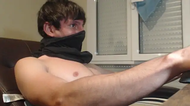 Snapshot of kikelargo22 chatting on July 8, 7:29 pm kikelargo22 online show from July 8, 7:29 pm
