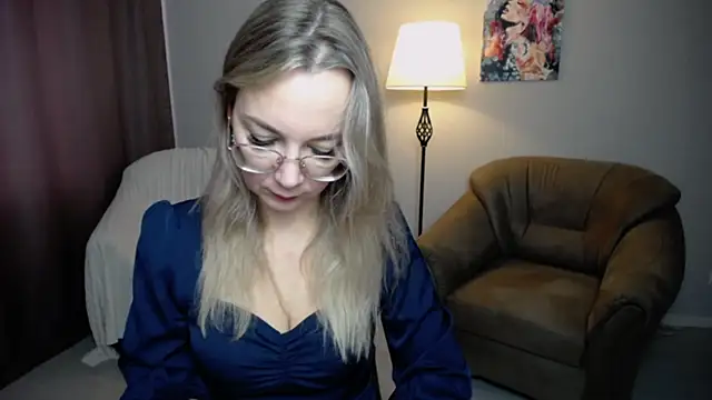 Snapshot of Ava_Elior chatting on September 16, 9:21 am Ava Elior online show from September 16, 9:21 am