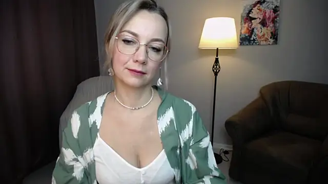 Snapshot of Ava_Elior chatting on October 5, 5:17 am Ava Elior online show from October 5, 5:17 am