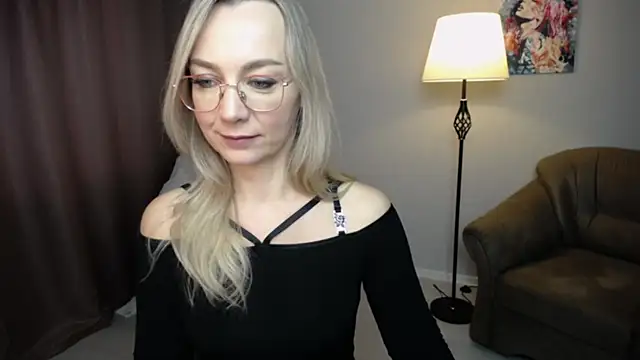 Snapshot of Ava_Elior chatting on October 16, 12:39 pm Ava Elior online show from October 16, 12:39 pm