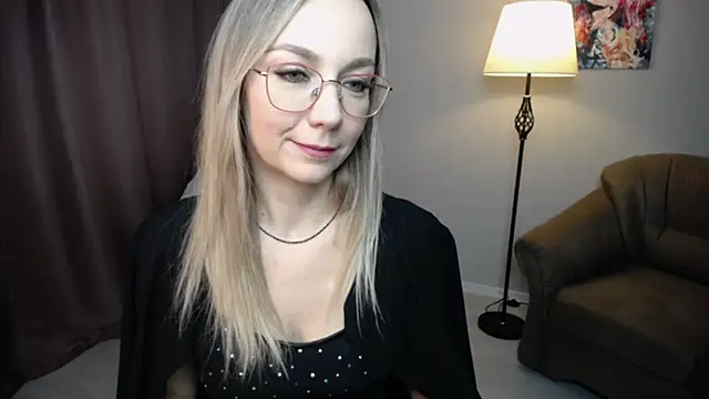 Snapshot of Ava_Elior chatting on November 8, 10:26 am Ava Elior online show from November 8, 10:26 am