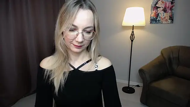 Snapshot of Ava_Elior chatting on November 19, 9:20 am Ava Elior online show from November 19, 9:20 am