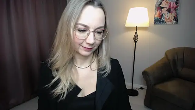 Snapshot of Ava_Elior chatting on November 20, 9:31 am Ava Elior online show from November 20, 9:31 am