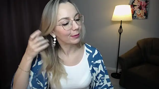 Snapshot of Ava_Elior chatting on November 23, 6:35 am Ava Elior online show from November 23, 6:35 am