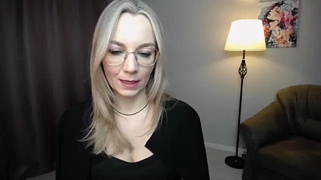 Snapshot of Ava_Elior chatting on November 27, 9:55 am Ava Elior online show from November 27, 9:55 am