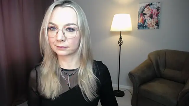 Snapshot of Ava_Elior chatting on December 16, 10:42 am Ava Elior online show from December 16, 10:42 am