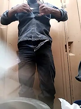 Snapshot of Kesurra chatting on November 19, 8:09 pm Kesurra online show from November 19, 8:09 pm