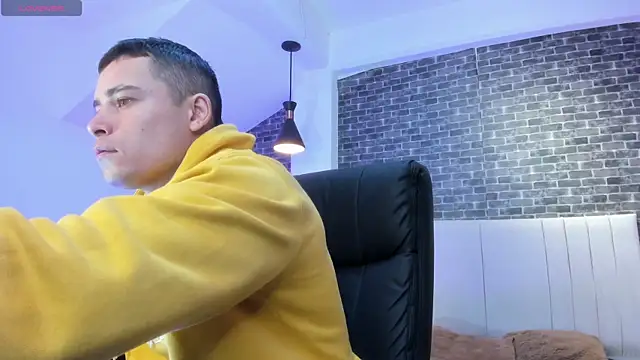 connorsmiith online show from February 18, 11:06 am