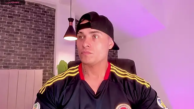 connorsmiith online show from March 10, 12:10 pm