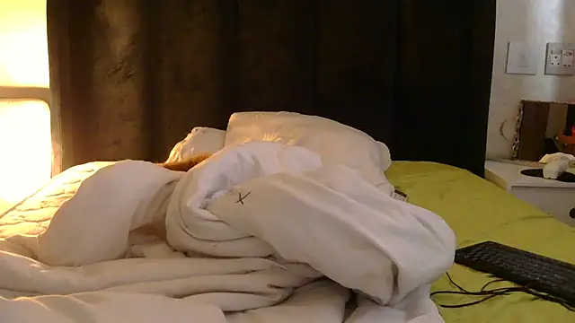 Snapshot of Ivysol chatting on October 17, 6:27 am Ivysol online show from October 17, 6:27 am