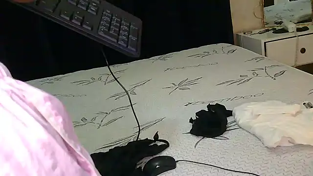 Snapshot of Ivysol chatting on October 25, 6:54 am Ivysol online show from October 25, 6:54 am