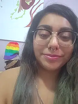 Lovelyrainn online show from December 5, 6:15 pm