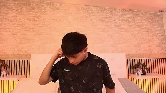 angell thomas online show from February 9, 3:43 am