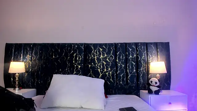Snapshot of katte_landerr chatting on February 16, 1:18 pm katte landerr online show from February 16, 1:18 pm