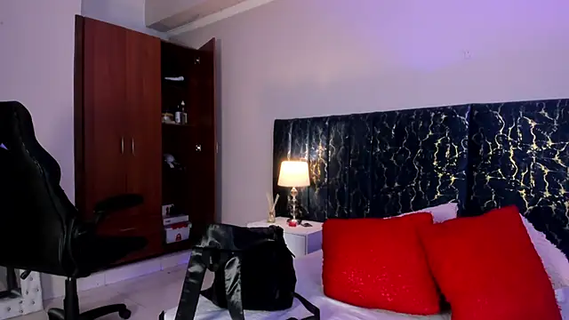 Snapshot of katte_landerr chatting on February 25, 12:59 pm katte landerr online show from February 25, 12:59 pm