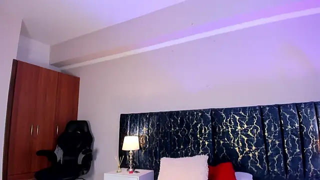Snapshot of katte_landerr chatting on February 26, 1:10 pm katte landerr online show from February 26, 1:10 pm