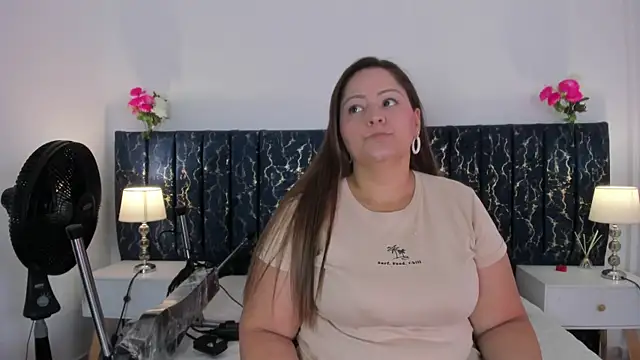 Snapshot of katte_landerr chatting on March 20, 1:16 pm katte landerr online show from March 20, 1:16 pm