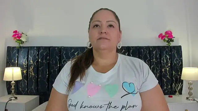 Snapshot of katte_landerr chatting on March 27, 1:11 pm katte landerr online show from March 27, 1:11 pm