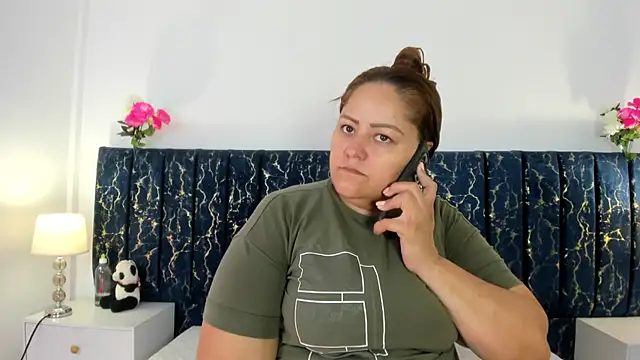 Snapshot of katte_landerr chatting on May 26, 1:07 pm katte landerr online show from May 26, 1:07 pm