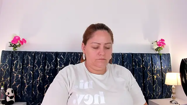 Snapshot of katte_landerr chatting on May 28, 1:08 pm katte landerr online show from May 28, 1:08 pm