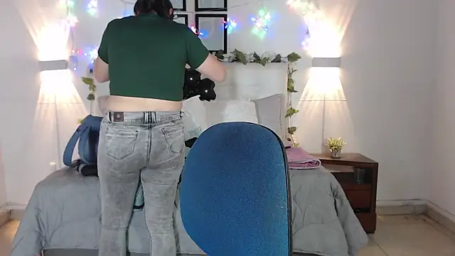 Megan 05  online show from March 3, 7:20 pm