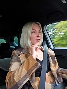 Snapshot of Sunny-Sin chatting on September 29, 8:19 am Sunny-Sin online show from September 29, 8:19 am