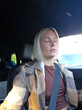 Snapshot of Sunny-Sin chatting on October 1, 8:42 am Sunny-Sin online show from October 1, 8:42 am