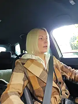 Snapshot of Sunny-Sin chatting on October 10, 9:19 am Sunny-Sin online show from October 10, 9:19 am