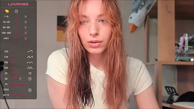 Snapshot of elilybby chatting on April 4, 10:13 am elilybby online show from April 4, 10:13 am