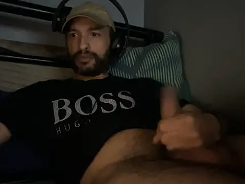 Snapshot of majorb121 chatting on November 3, 8:21 pm majorb121 online show from November 3, 8:21 pm