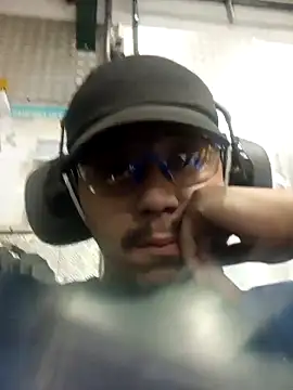 Snapshot of safadinhoo007 chatting on November 15, 2:20 am safadinhoo007 online show from November 15, 2:20 am